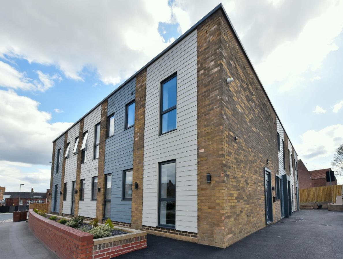 The Breath Taking Cube Aparthotel Pontefract Kültér fotó